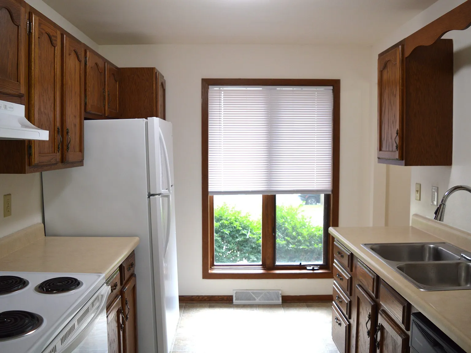 2 bed, 742 sqft, $2,095 — Photo 1