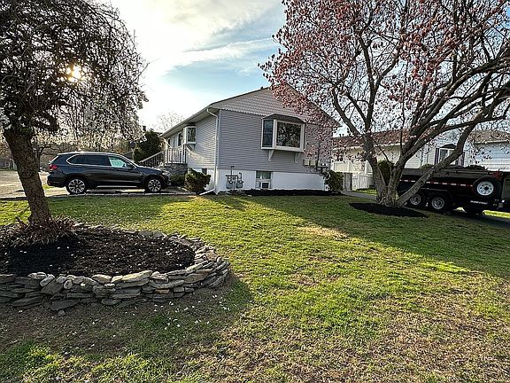 3rd image of 121 Ridge St