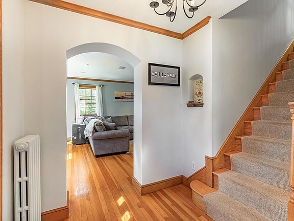 4th image of 16 Woodchester Dr