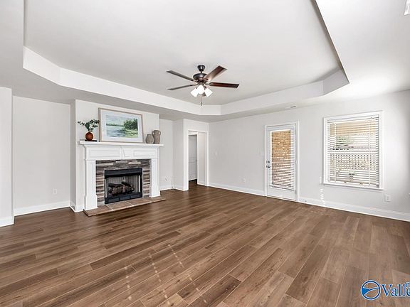 4th image of 100 Pembridge Ln