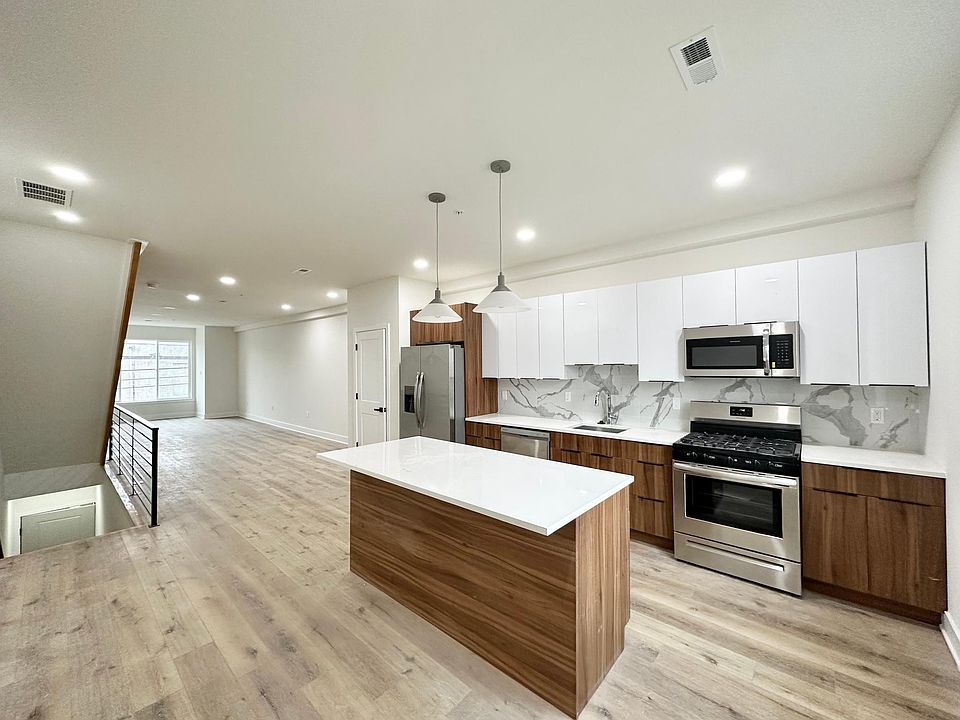 1st image of 2501 E Schiller St #B1o