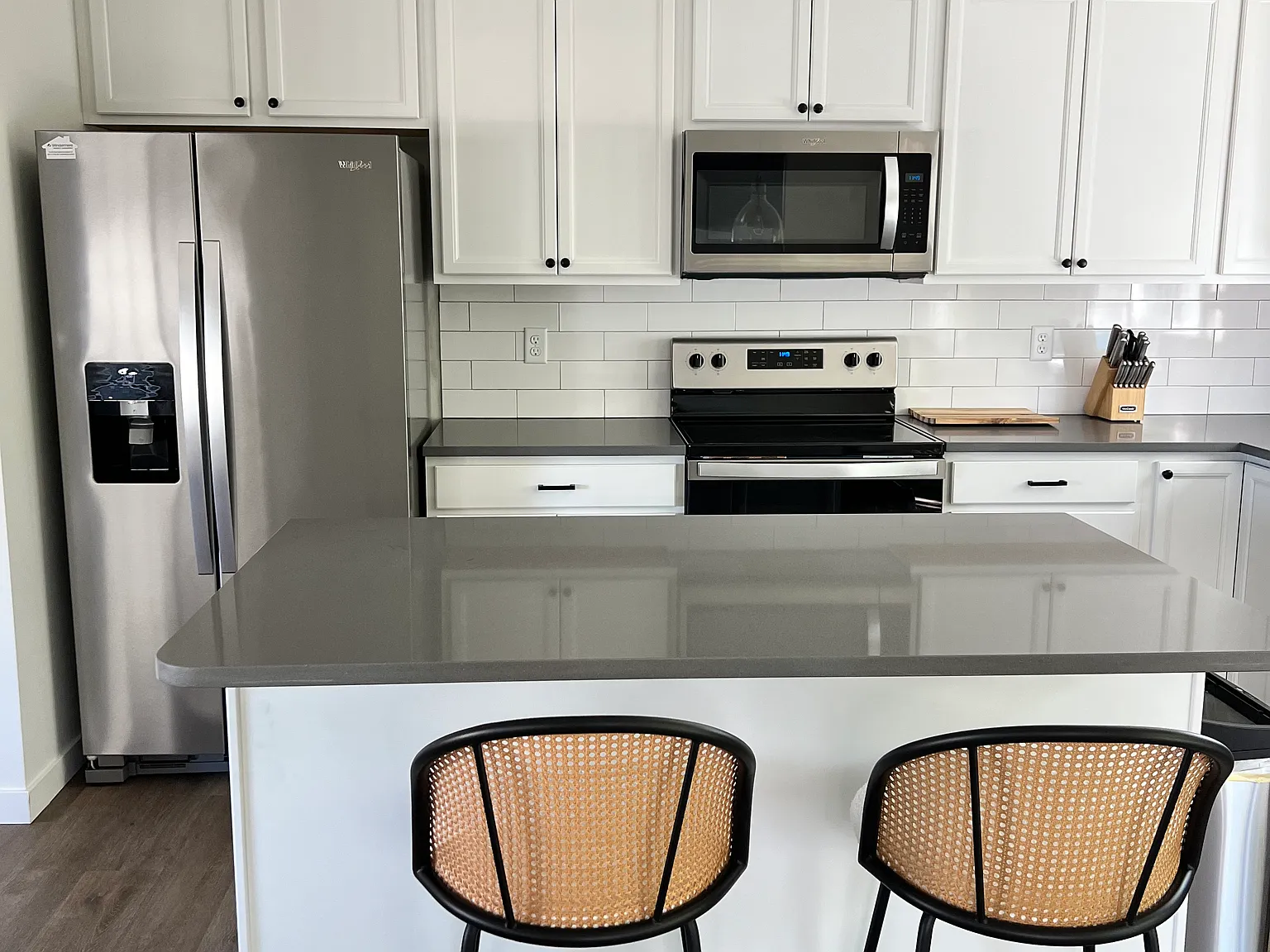 2 bed, 1.5 bath, 1000 sqft, $2,300 — Photo 3