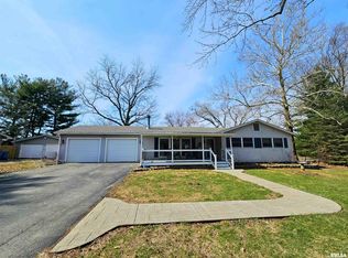 1623 Village Green Rd, Petersburg, IL 62675