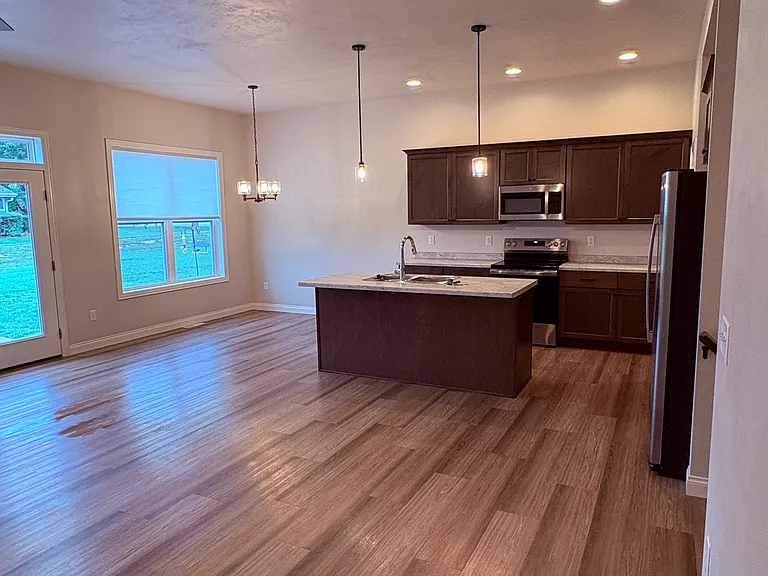 3303 Ridgecrest Ln — Photo 3