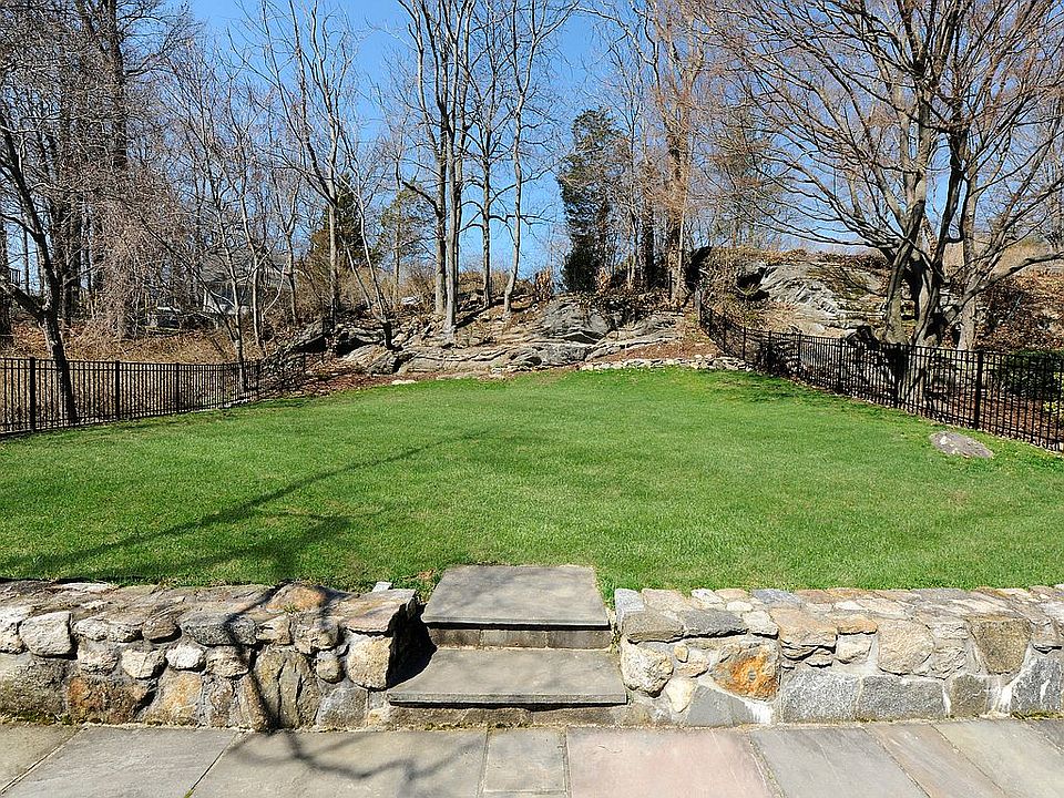 2nd image of 62 Valleywood Rd