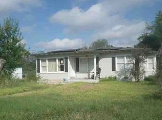 714 E Mesquite St, Uvalde, TX 78801