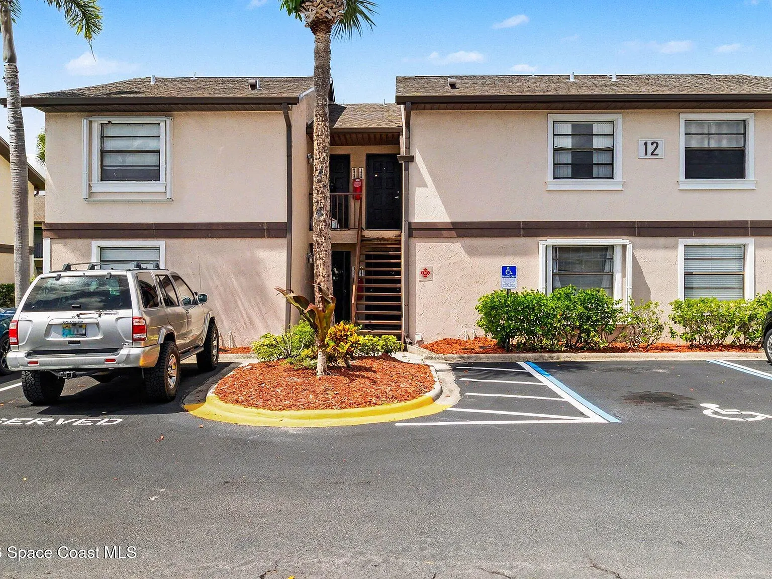 1 bed, 1.0 bath, 733 sqft, $1,350 — Photo 1