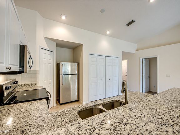 4th image of 1215/1217 SE 8th Pl