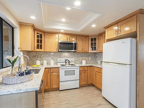5th image of 425 Crescent Ave #425