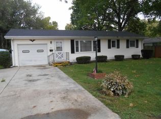 1811 Baker Dr, Charleston, IL 61920