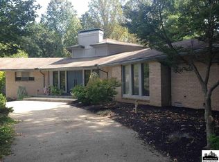 127 Camelot Dr, Huntington, WV 25701