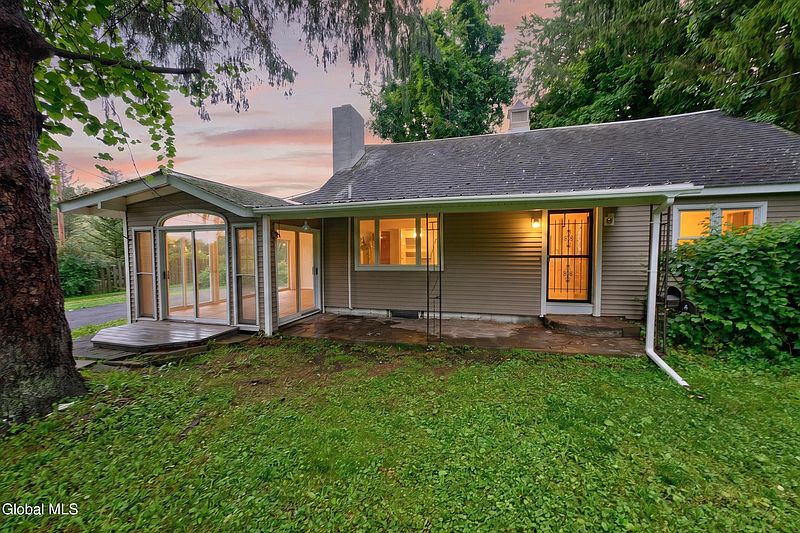 3rd image of 1135 Sacandaga Road