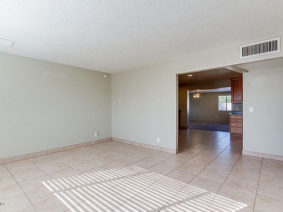 5th image of 3320 W Dahlia Dr