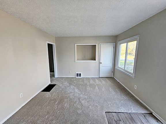 2nd image of 2835 Hiawatha St