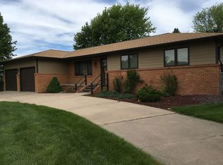 1903 W 41st St, Kearney, NE 68845