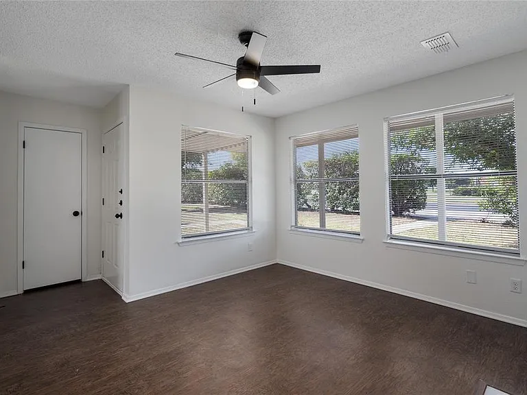 2909 W Slaughter Ln #B — Photo 18