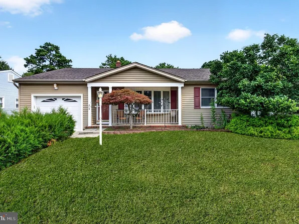 33 Auburn Rd, Toms River, NJ 08757