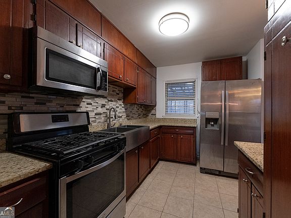3rd image of 432 King Arthur Ct