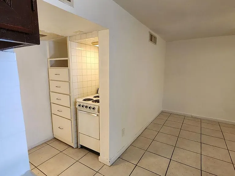 Modern Quarters Apartments — Photo 6