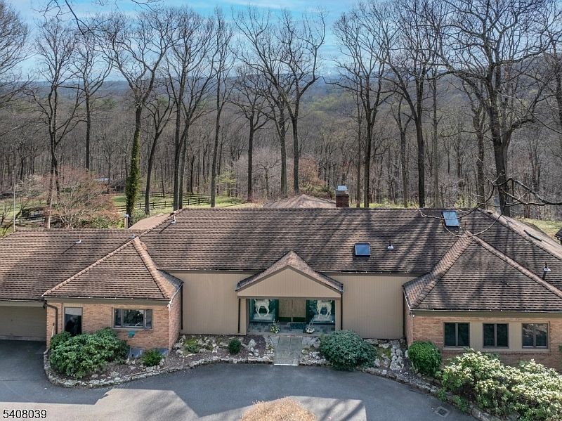 1st image of 235 Mountainside Rd
