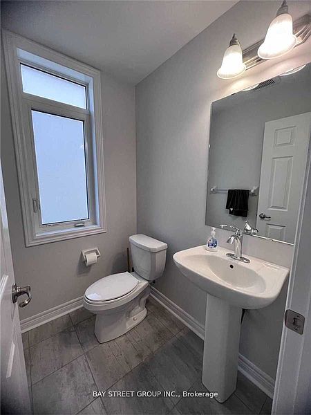 Oakville Townhouse for rent - 3 Bedrooms — photo 7
