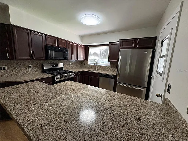 4824 Gallant Ln — Photo 5