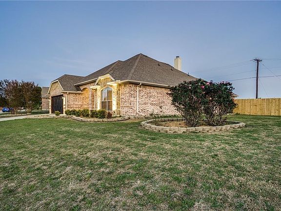 2nd image of 300 Lockwood Ln