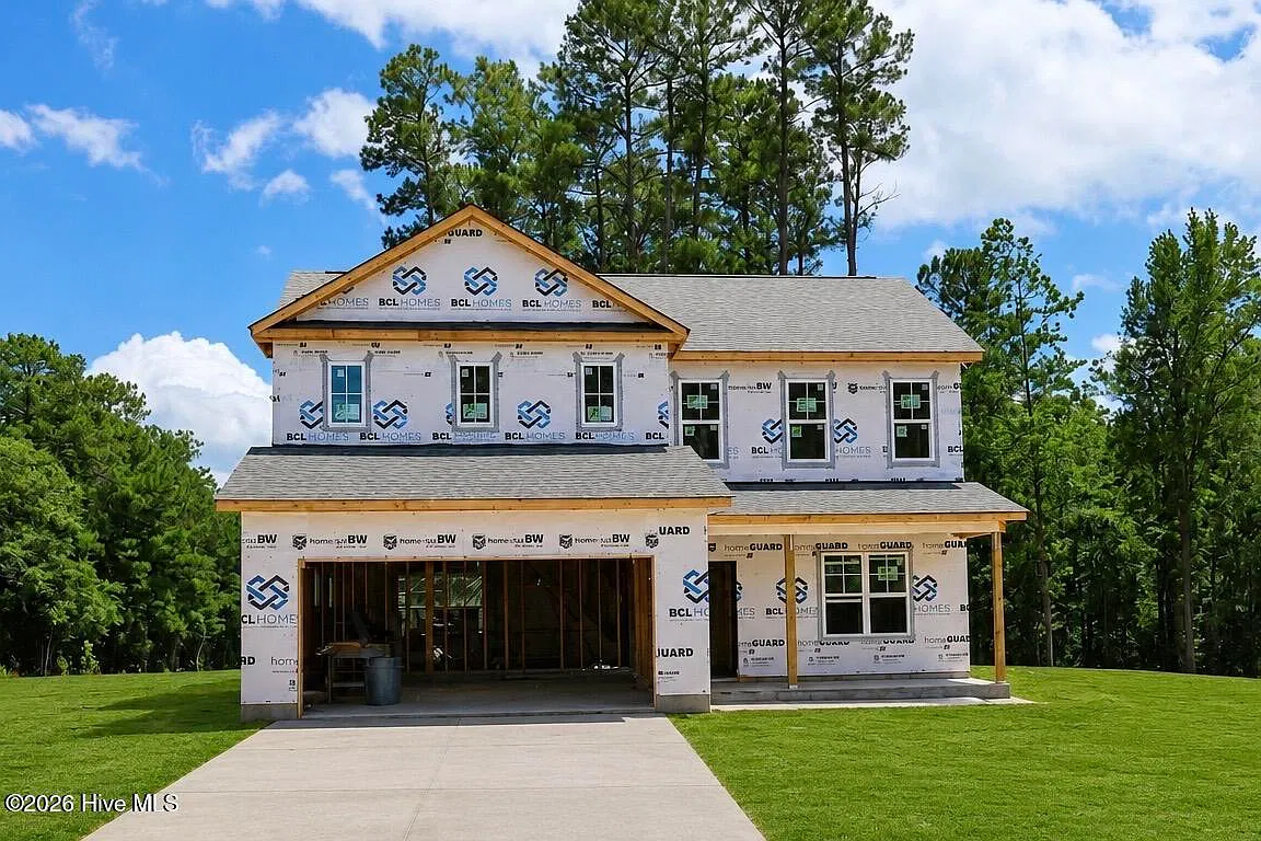 4 bed, 2.5 bath, 2002 sqft, $2,600 — Photo 1