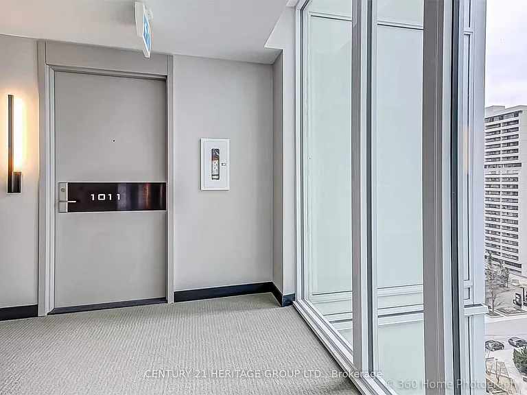 33 Helendale Ave #1011 — Photo 2
