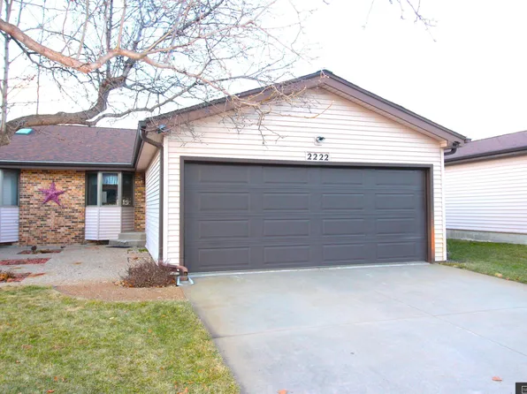2222 Southwood Pl, Lincoln, NE 68512