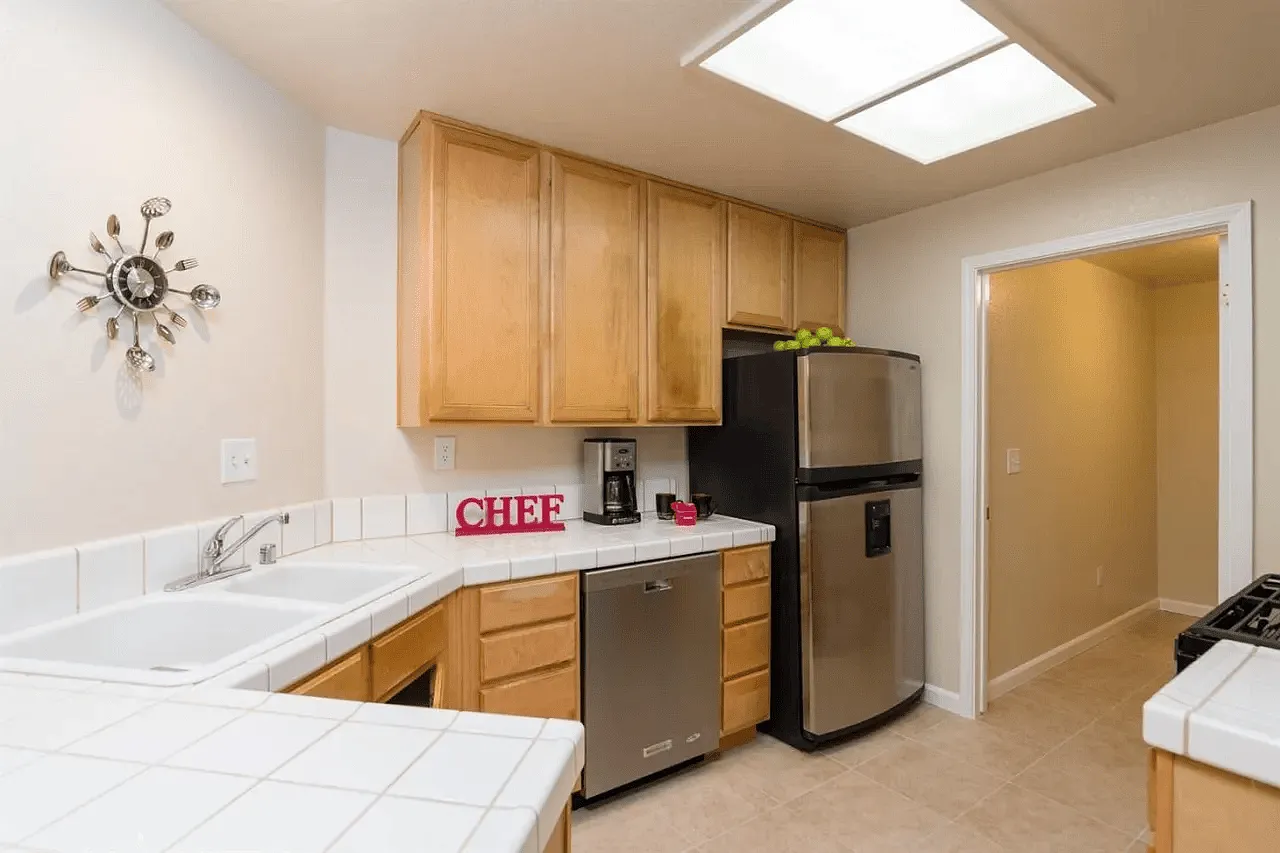 2 bed, 1174 sqft, $4,200 — Photo 3
