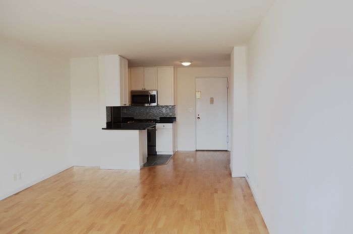 2nd image of 631 Hudson St #9G
