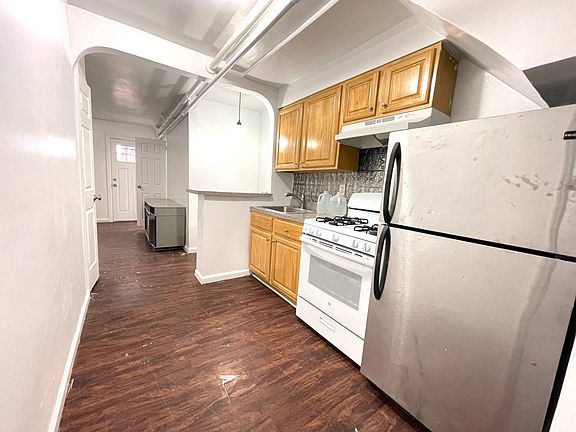 5th image of 1044 E 233rd St #1F
