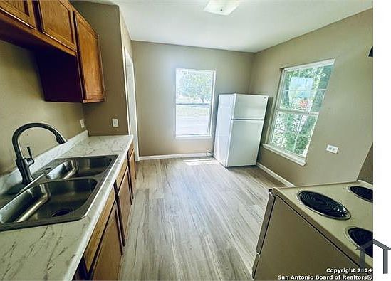 3rd image of 2456 Cincinnati Ave #2