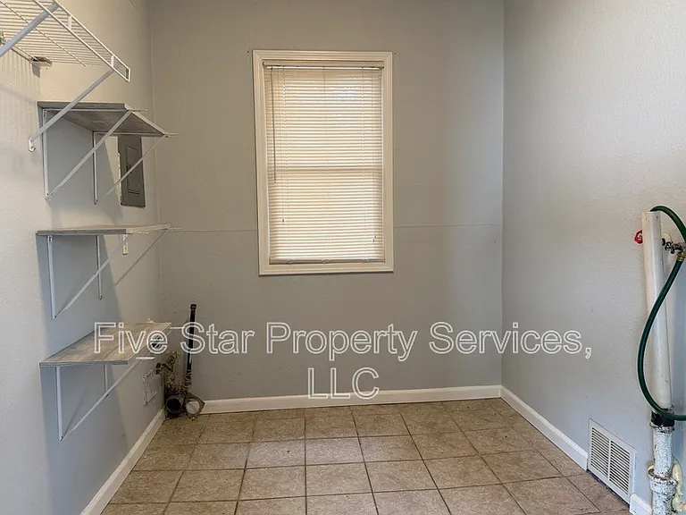 1028 W Iles Ave — Photo 11