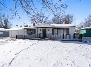 1017 Linden St, Luverne, MN 56156