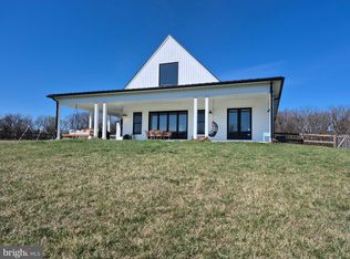 330 Majestic Ln, Charles Town, WV 25414