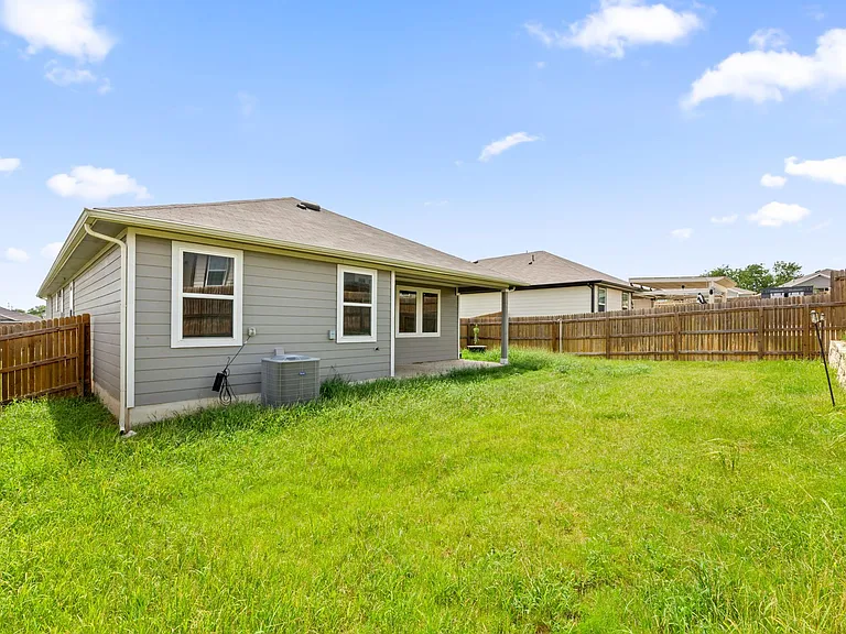 202 Eagle Mountain Trl — Photo 35