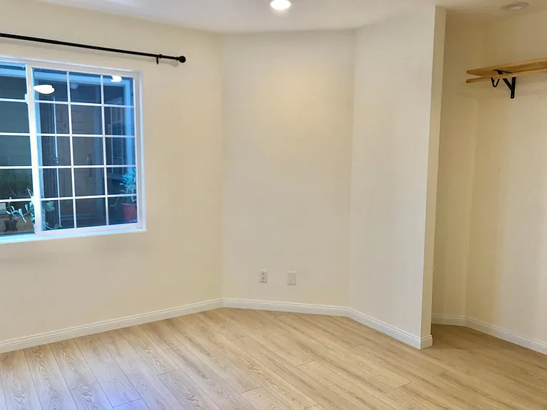 4204 3rd Ave #5 — Photo 28