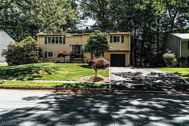 1st image of 62 Trocha Ave