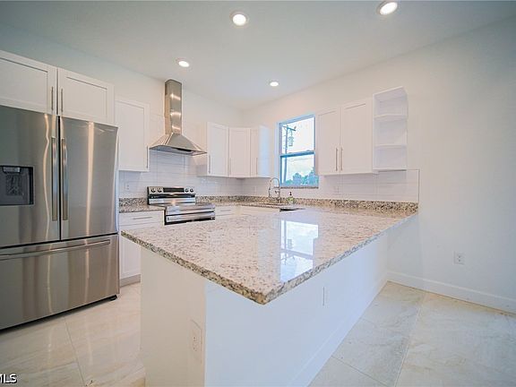 5th image of 127 Connecticut Rd
