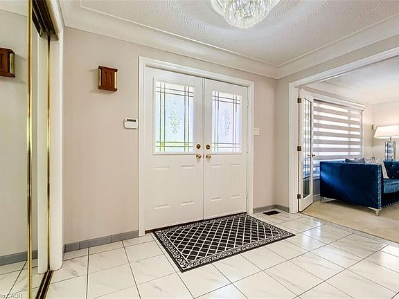 5th image of 16 Vogue Ct