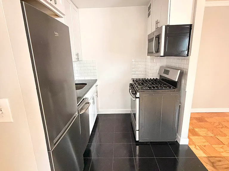 63-33 98th Pl #3L — Photo 3