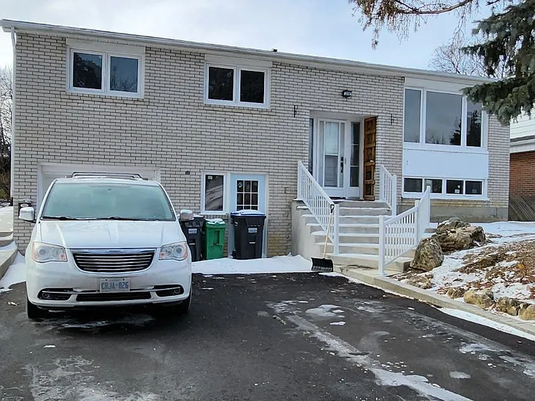 219 McMurchy Ave S #MAIN — Photo 1