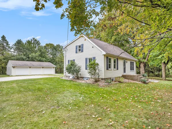 7822 N 32nd St, Richland, MI 49083