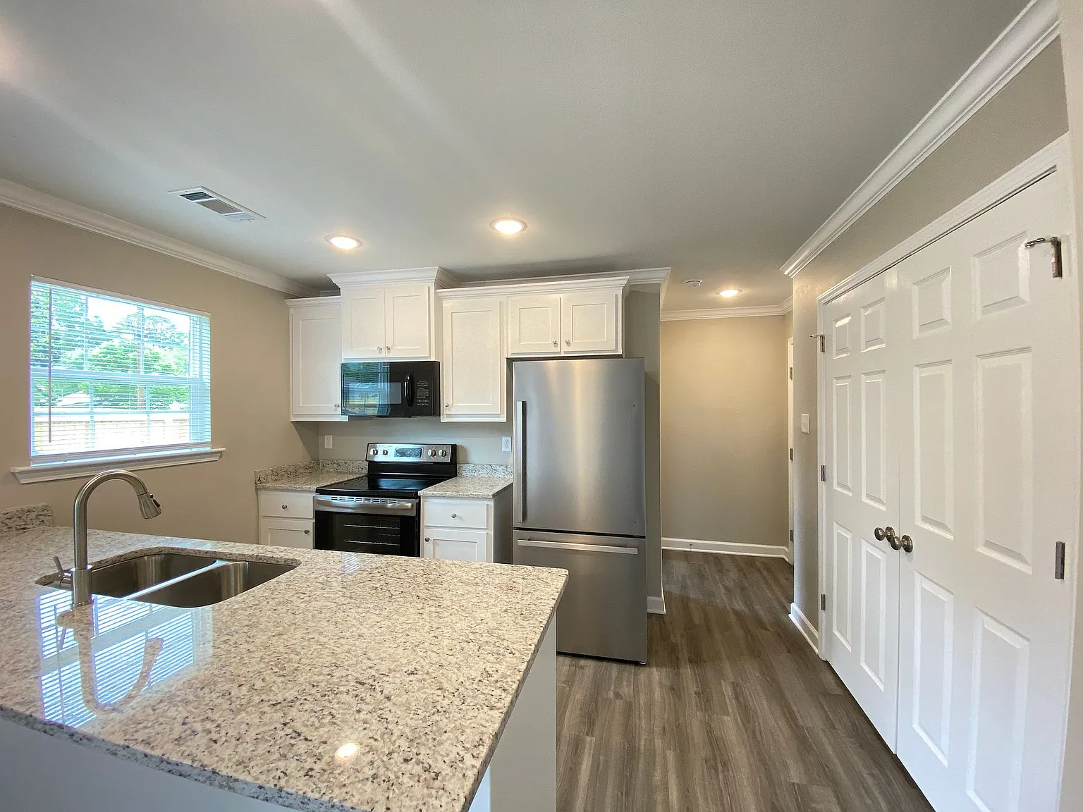 117 Roosevelt Rd — Photo 2