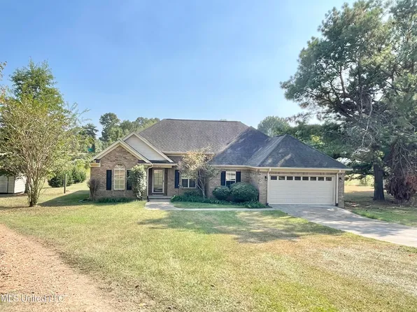 214 Elm Rd, Batesville, MS 38606