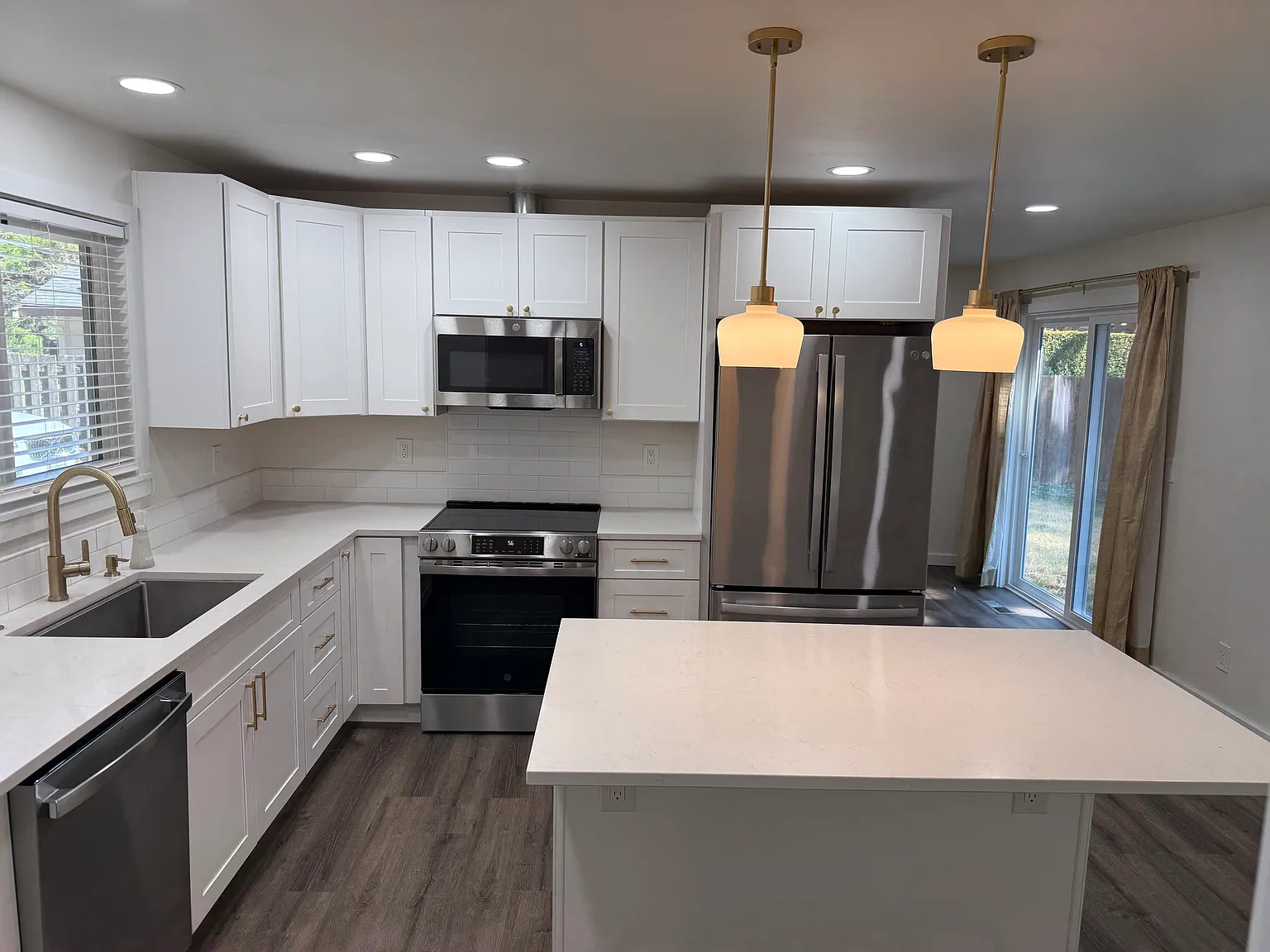 3 bed, 1.5 bath, 1220 sqft, $3,400 — Photo 4