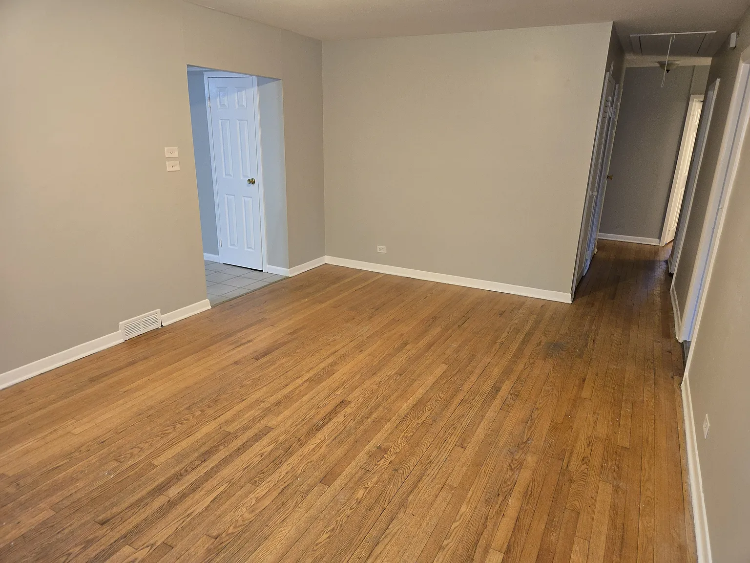 4 bed, 1250 sqft, $2,900 — Photo 3