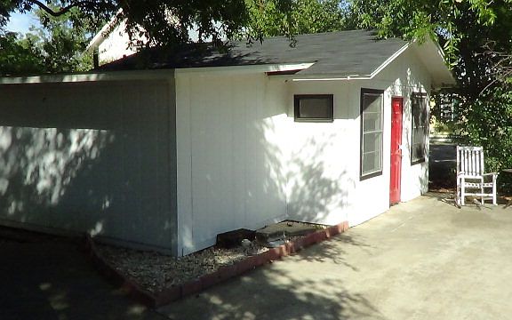 5th image of 901 N Llano St